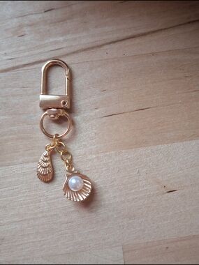 Gold Shell & Pearl Keychain Charm